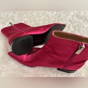 Pointed pink satin boots. Super fashion and unique